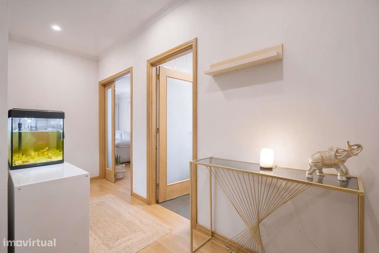 Apartamento T2 RENOVADO com Varanda e Garagem Box – Ermesinde-10