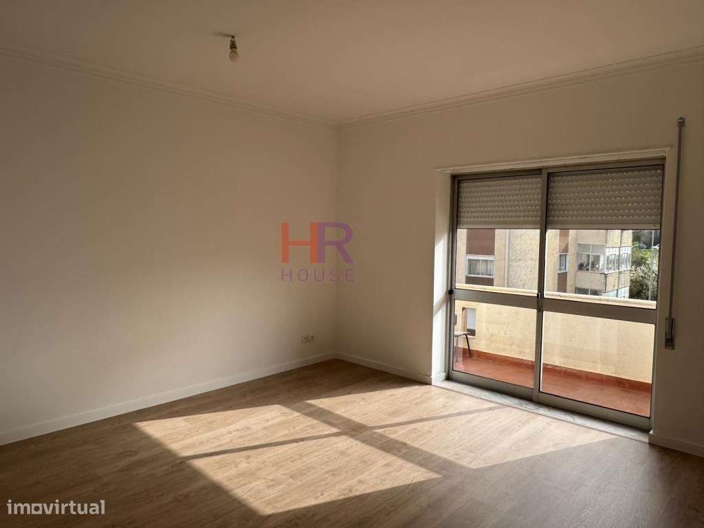 Coimbra à Casa Branca arrenda- se T2 renovado. - Grande imagem: 4/24