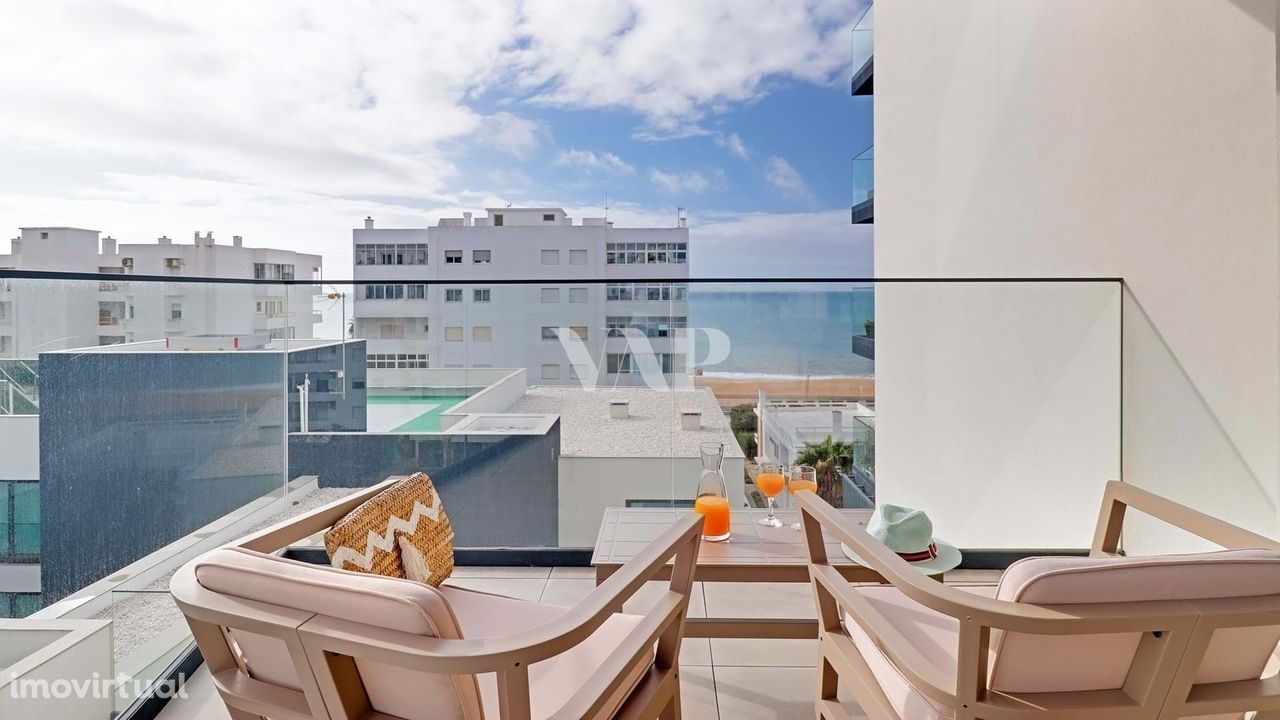 Apartamento T2 com vista mar, para venda em Quarteira