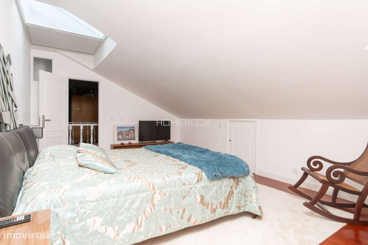 Moradia T5 renovada em condomínio fechado com piscinas, campo de ténis-46