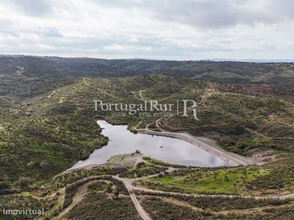 Herdade de Caça Maior com 1000 Hectares + 4 Apartamentos + Anexos-11