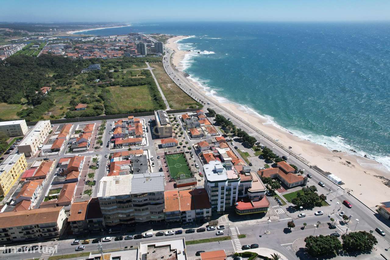 Prédio com três apartamentos T3+1 e um T2 à venda - Oportunidade Única - Grande imagem: 3/14