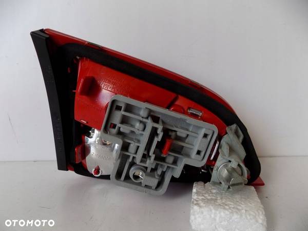 Audi A4 B8 Avant Lampa Tylna w Klapę Prawa - 11849 - 4