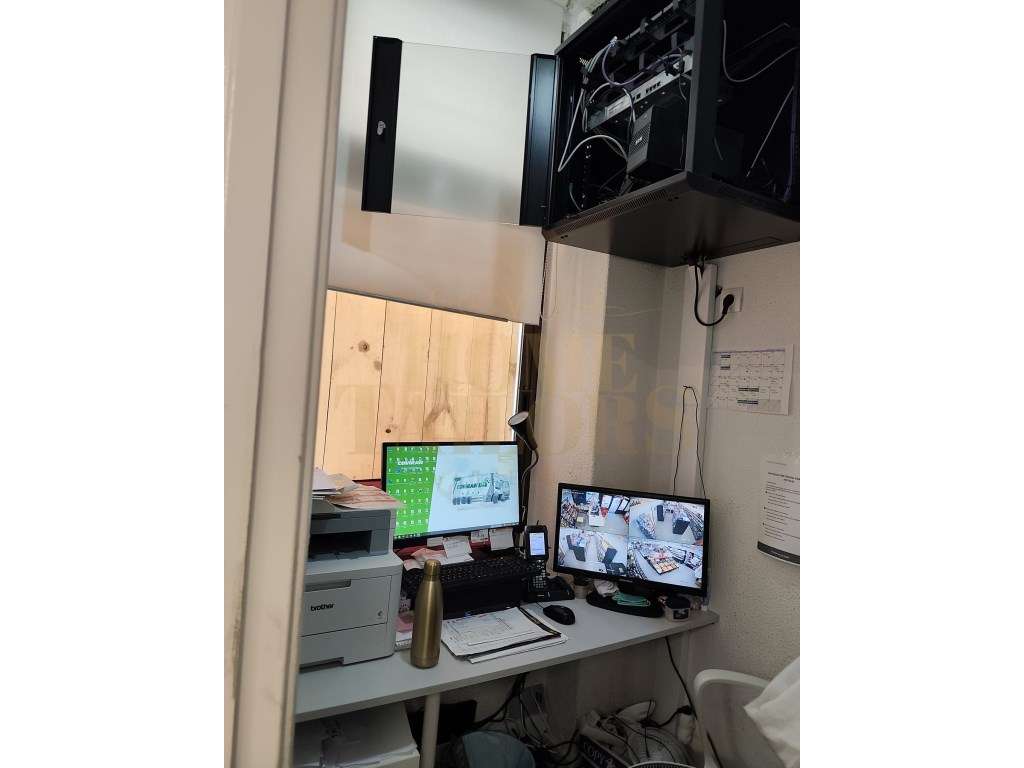 Supermercado em zona central de Carcavelos. Em funcionamento, com t... - Grande imagem: 5/5