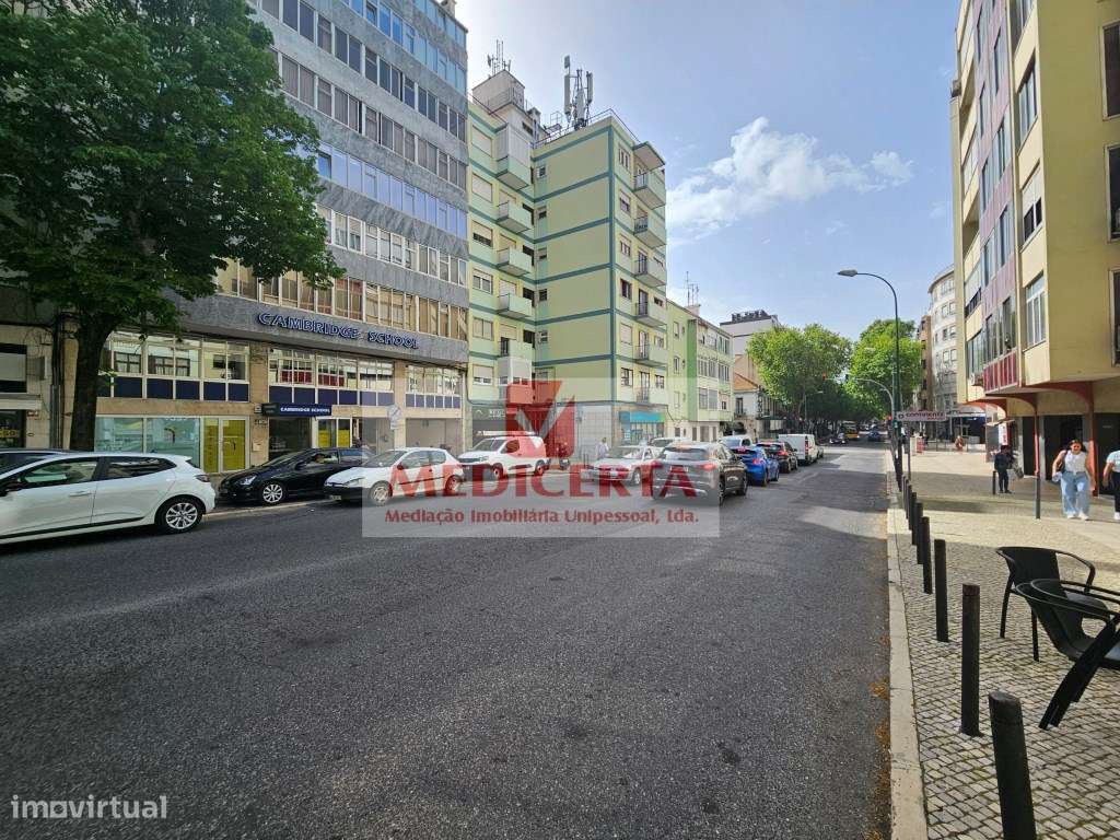 Benfica - Av. Uruguai - T3 Totalmente remodelado-24