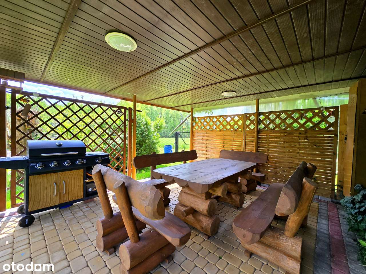 Klimatyczny dom na malowniczo zagospodarowanej działce | staw | las-12