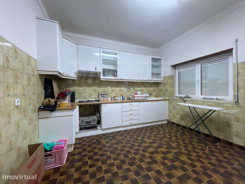 Moradia T4+3 com garagem, terraço e logradouro nas Ermidas-Sado-14