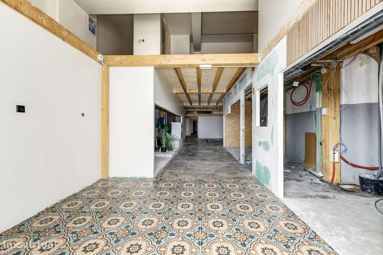 Espaço Comercial/Industrial Único em Localização Prime de Lisboa - Per - Grande imagem: 2/41