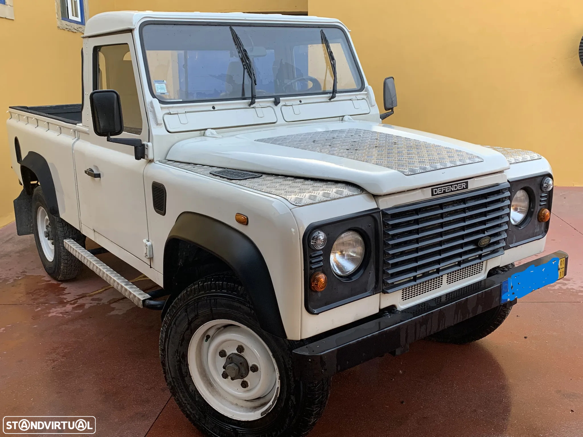 Land Rover Defender - 8