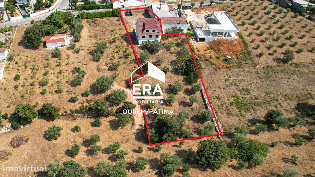 Moradia T7, inserida num terreno de 2.066 m² - Grande imagem: 3/40