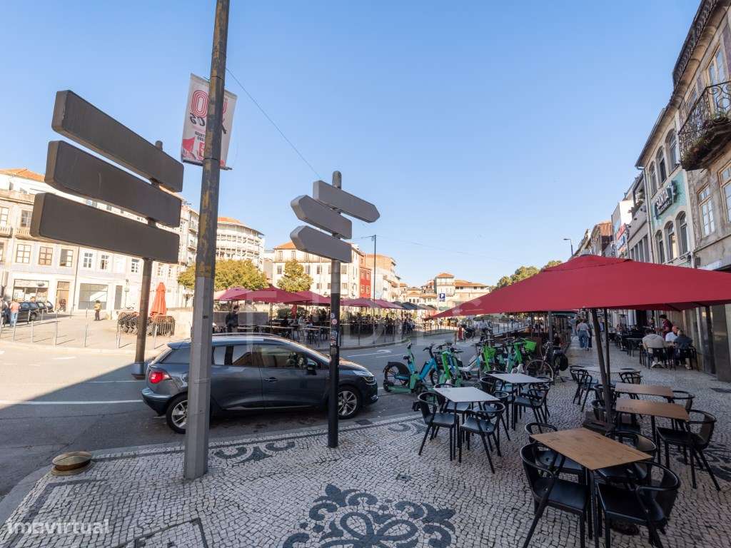 Apartamento T0+1 com arrecadação, na Baixa do Porto-20