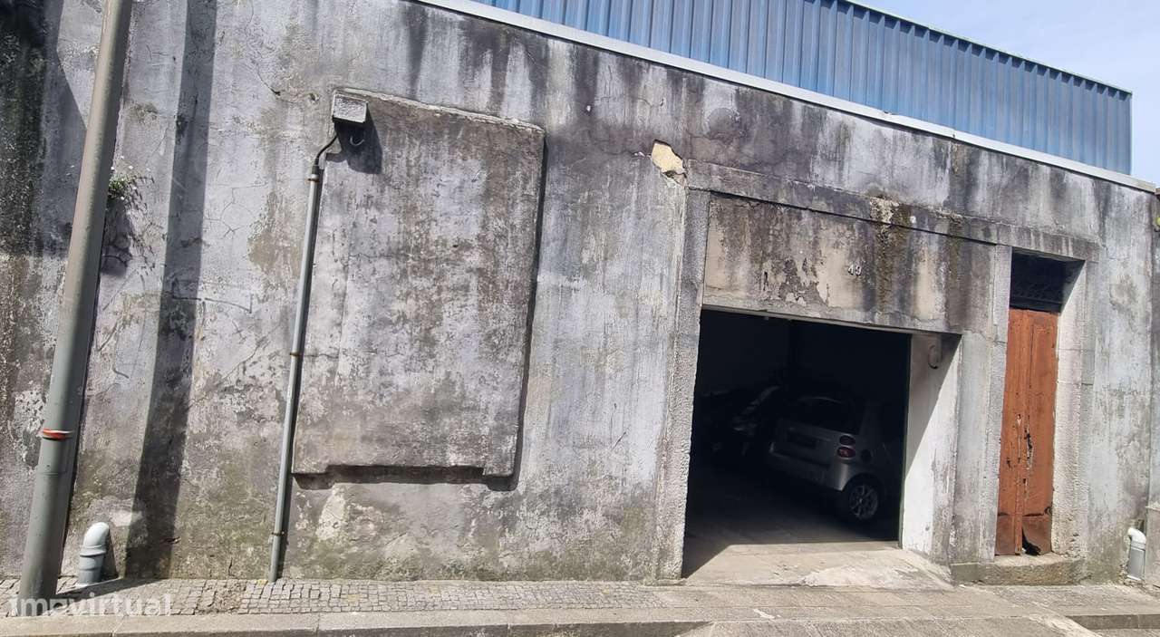 Armazém prox a estação das devesas-0