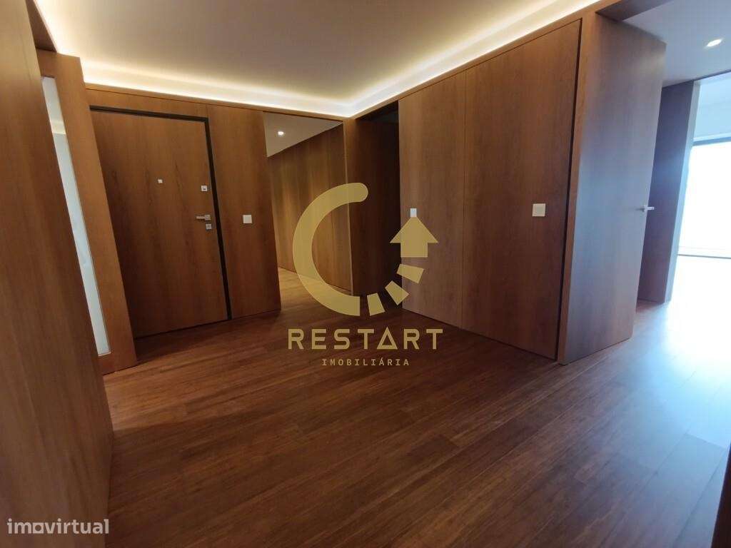 Apartamento T5 - Requinte e Conforto - Trofa - Grande imagem: 2/60