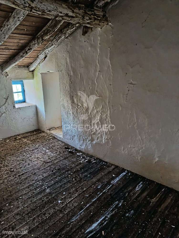 Casa com dois andares para recuperar nas Carreiras - Grande imagem: 4/14