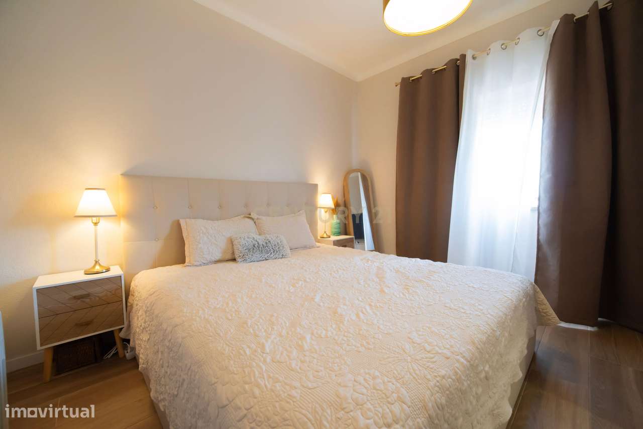 Moradia T2 Renovada, com 119 m² de Logradouro-8