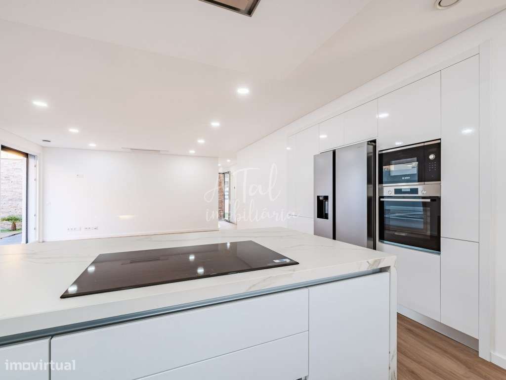 Moradia V4 com piscina em Azeitão-23