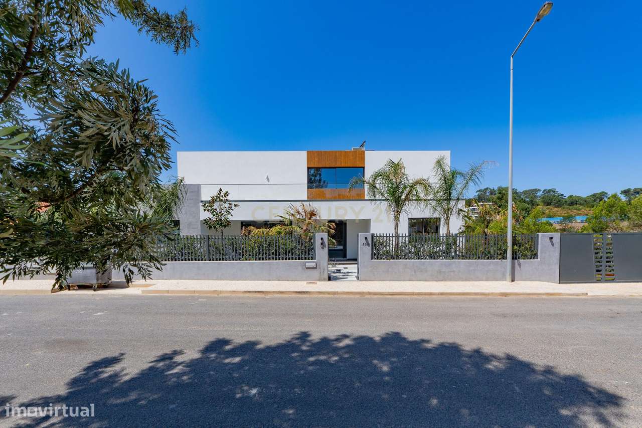 Moradia premium em Cascais onde o luxo e a natureza se encontram-43