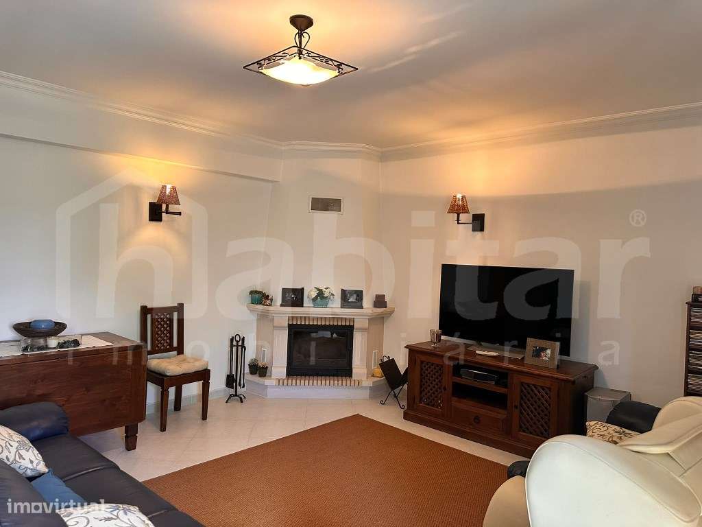 Apartamento T3 com 147 m², varandas, estacionamento e arrecadação-4