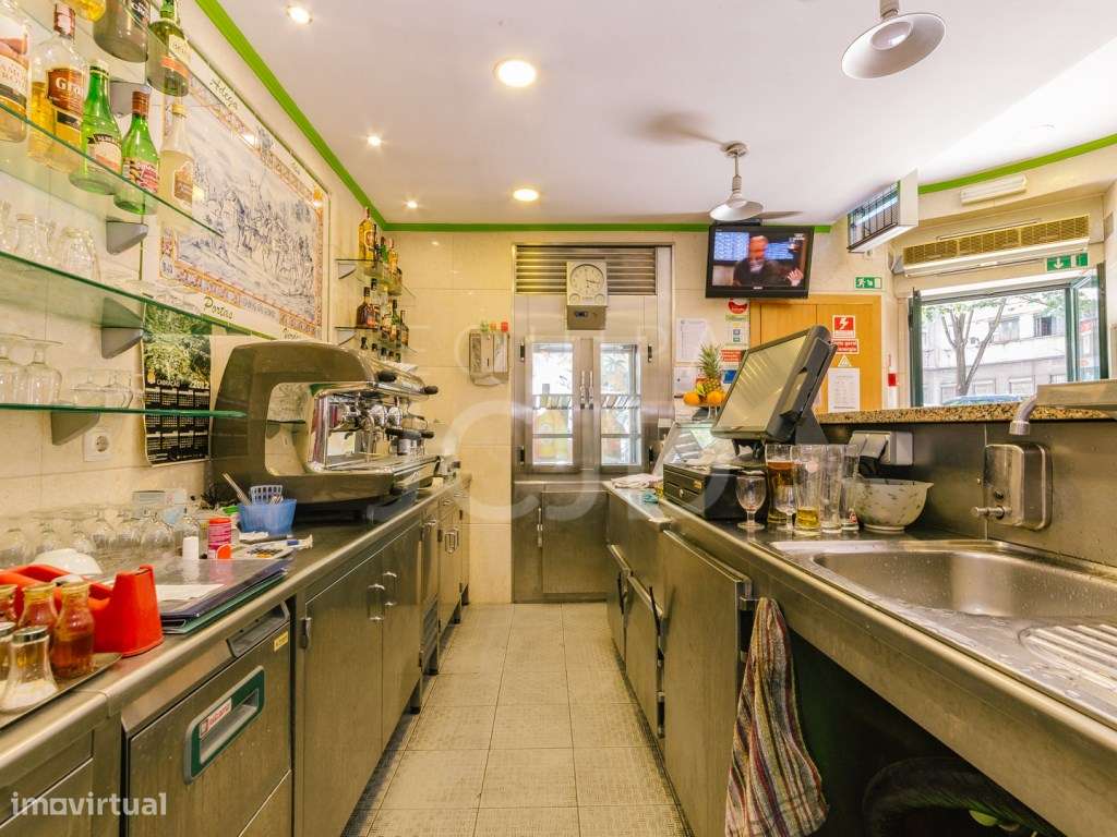 Restaurante situado junto à Praça Paiva Couceiro, na Rua Saraiva Lima. - Grande imagem: 5/22