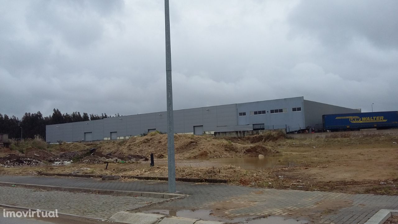 Terreno industrial 8800m2. Zona Industrial de Canelas.