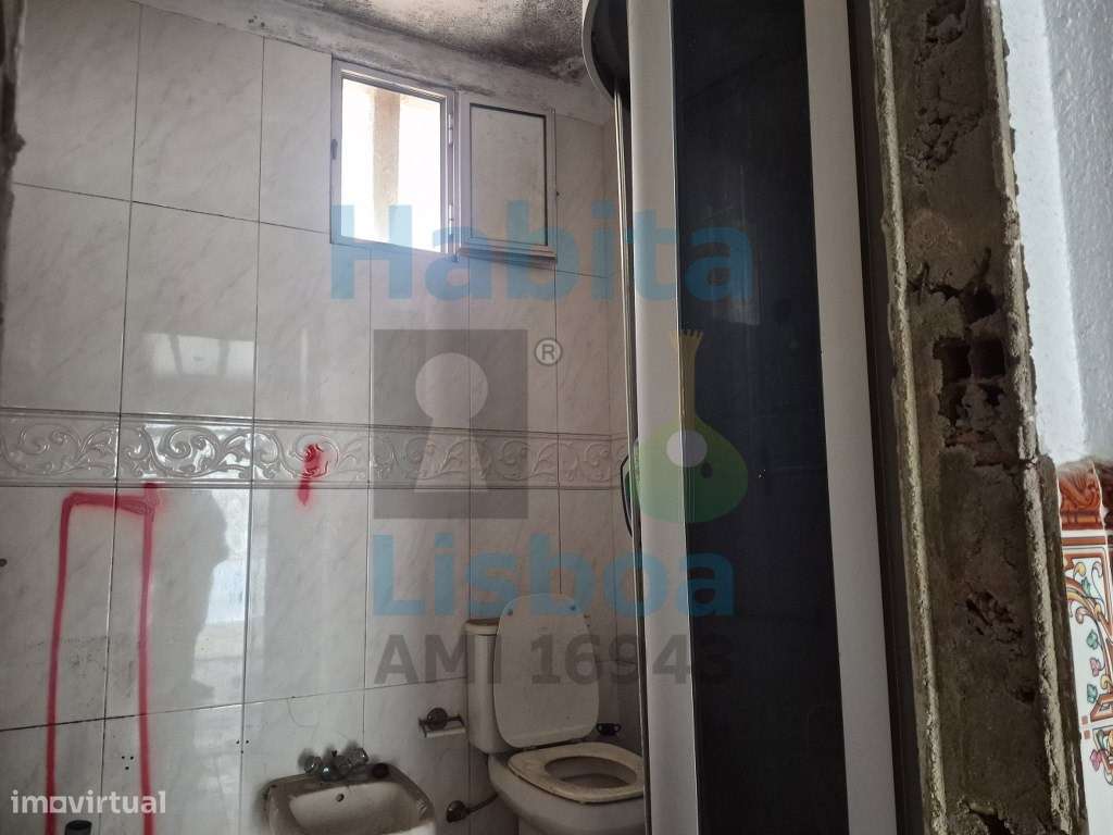 Moradia V2 para Venda em Vialonga - A Necessitar de Obras-10