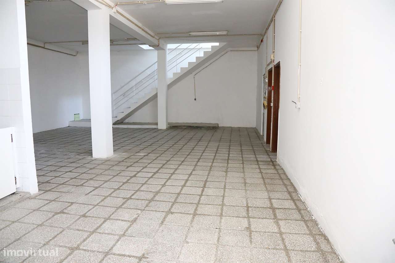 Armazém  Venda em Lustosa e Barrosas (Santo Estêvão),Lousada-18