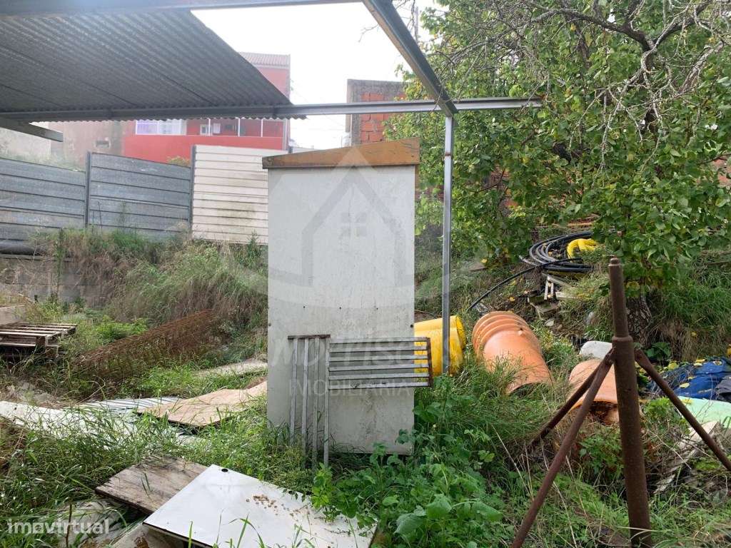 Terreno urbano com 323 m² em Vale de Figueira, São João da Talha-5