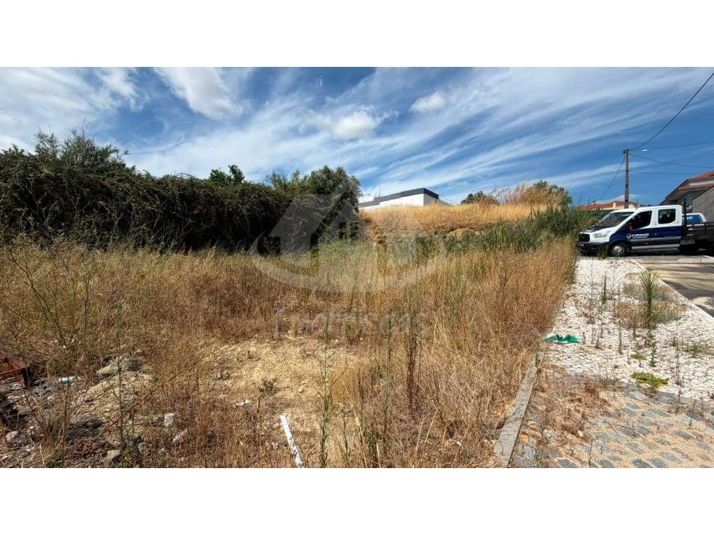 Terreno com 350 m² no Bairro da Bela Vista em Frielas-7