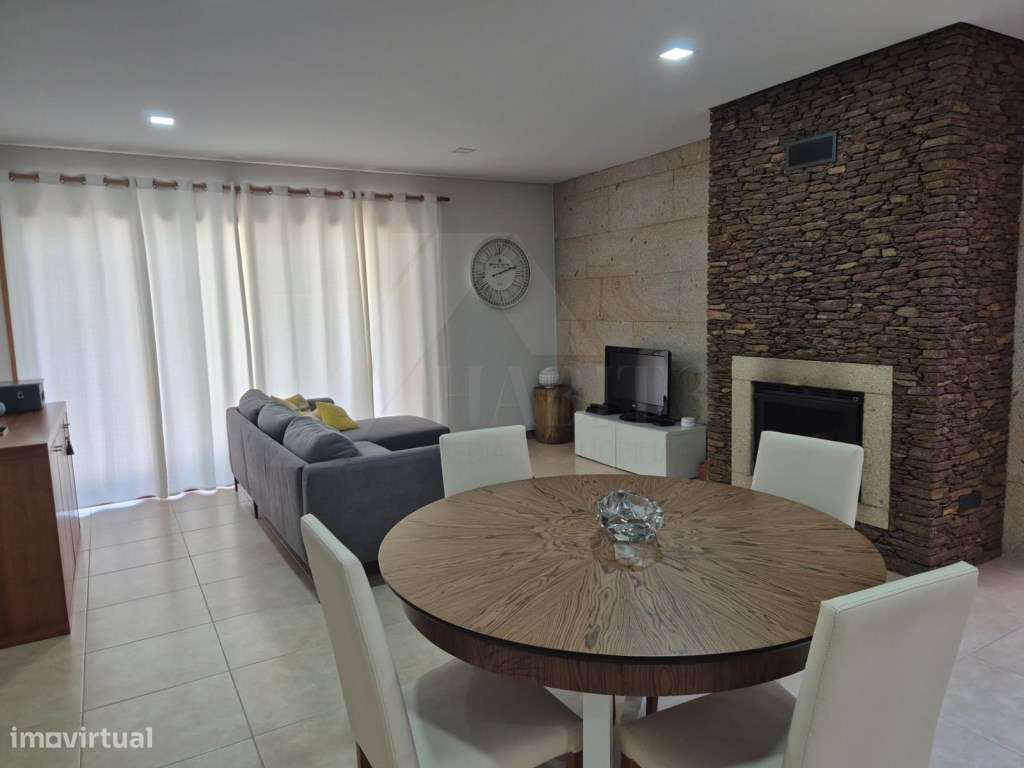 Moradia T4 com Suite, Jardim e Garagem - Centro de Ponte de Lima-24