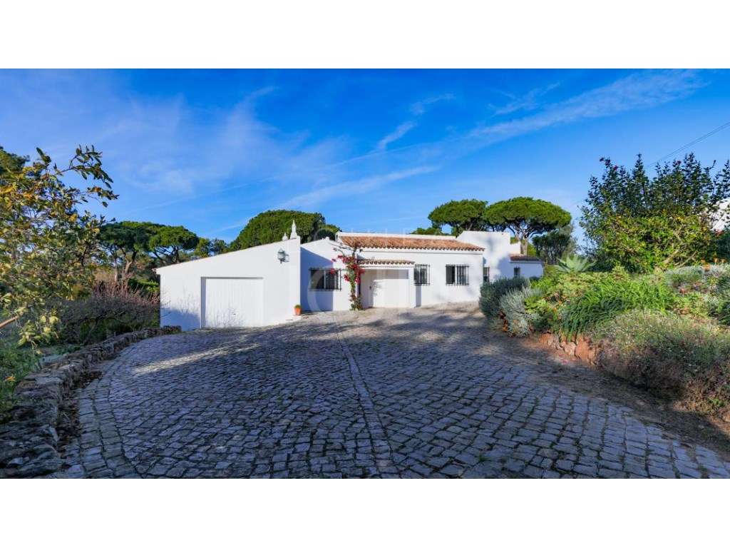 Fantástica Moradia Isolada T4 Frente ao Golfe, Totalmente Remodelad...-31