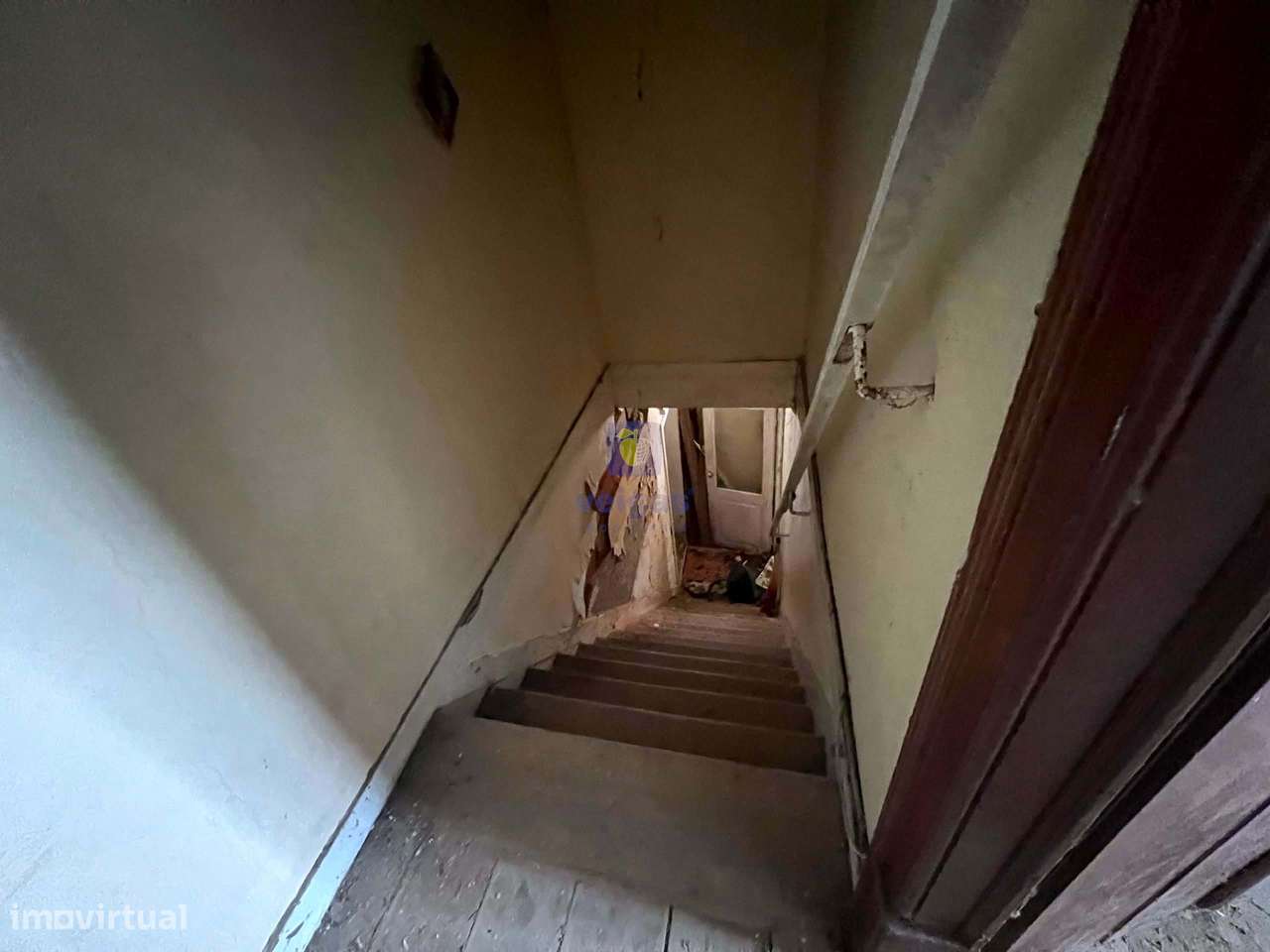 Baixa de Preço !!!! Villa para Recuperação na Labrujeira - Ventosa - A-14