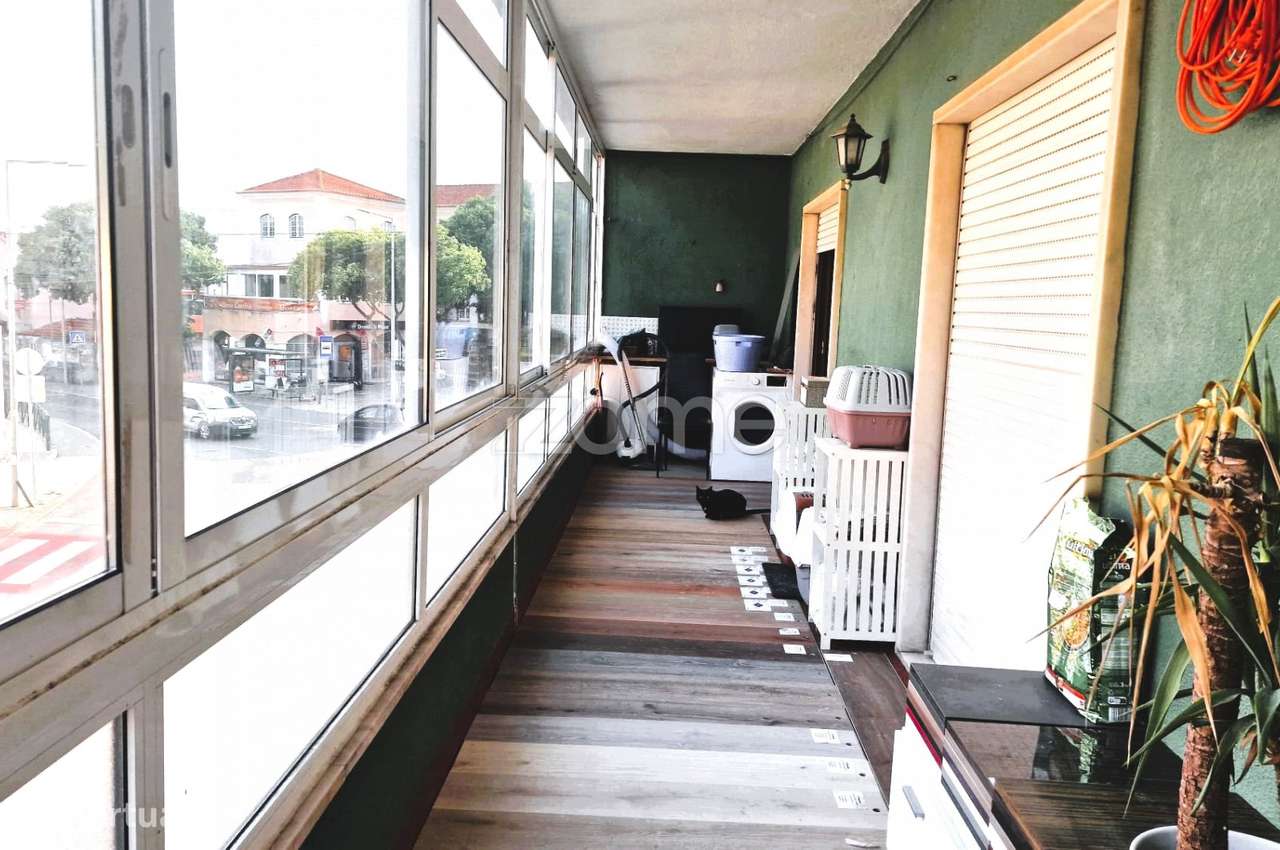 Apartamento T2 + Loja + Garagem + Anexos em Abóboda, São D. de Rana - Grande imagem: 5/10