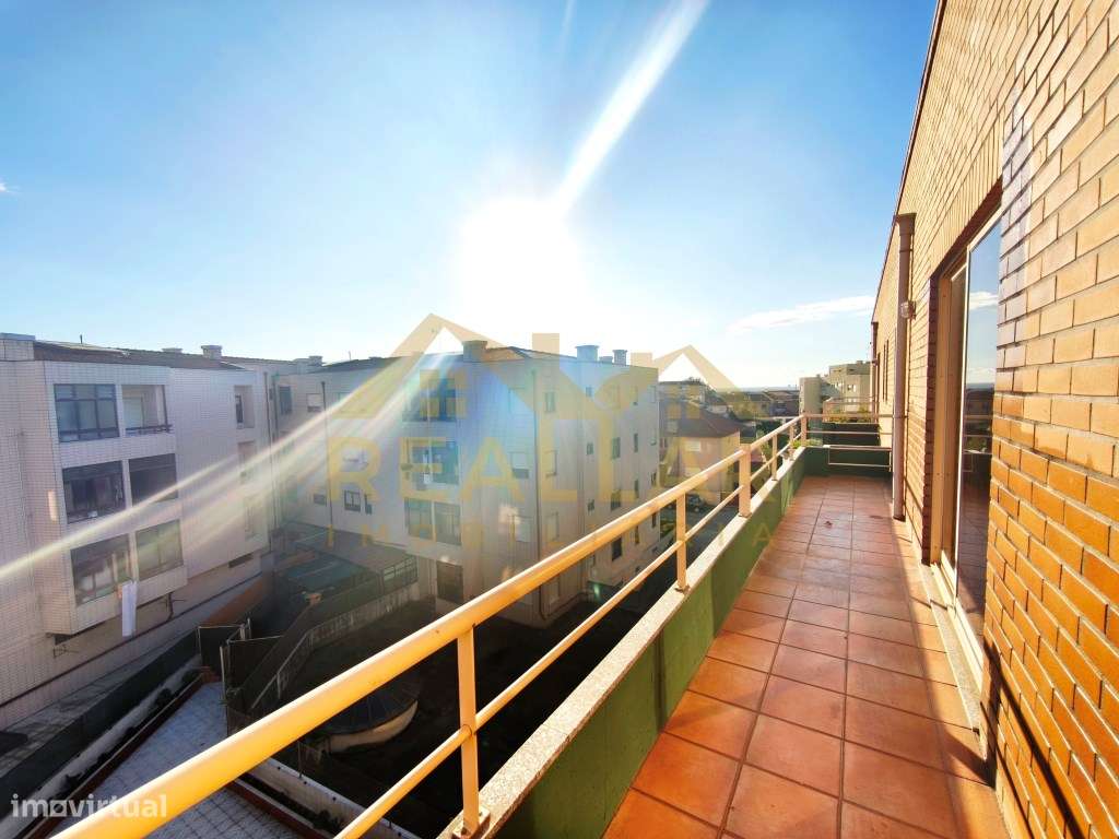 T2 Excecional com Vista Mar, Garagem Fechada e Localização Imbatível! - Grande imagem: 3/26