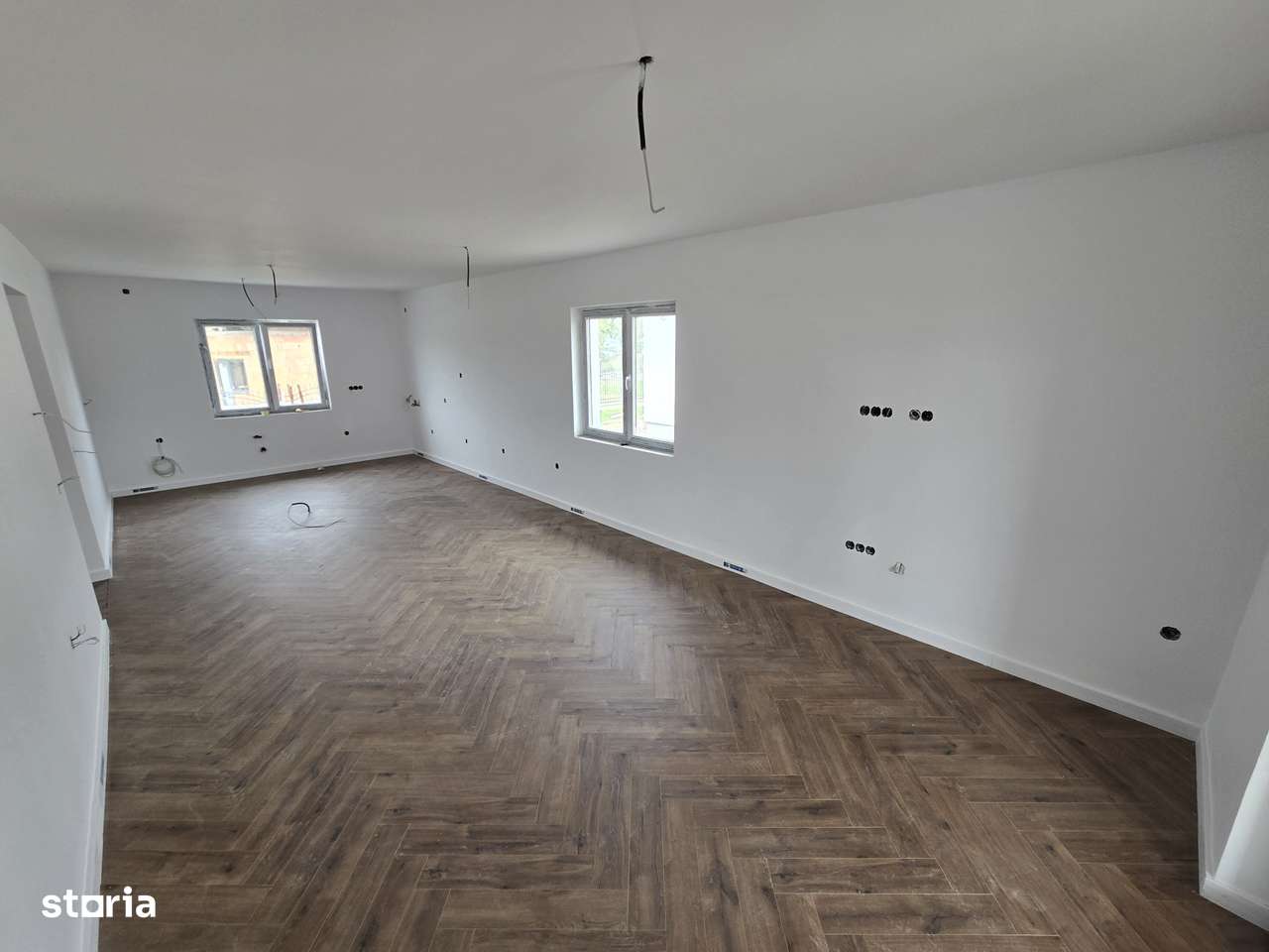 Casă 4 cam,2 băi,terasă acoperită,500mp.teren,gard,pavaj. - Imagine principală: 4/13