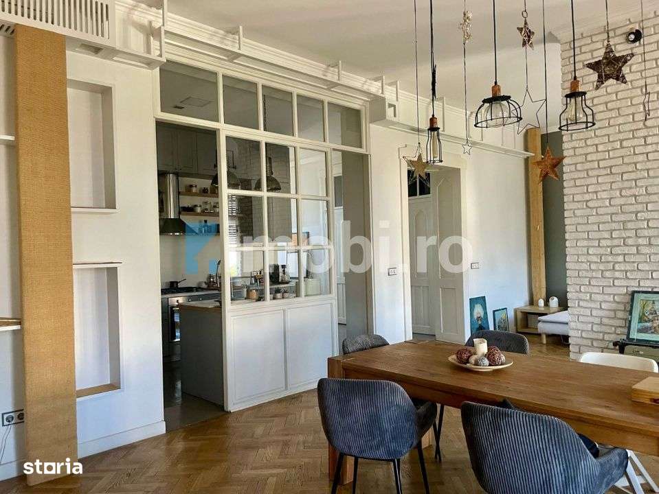 Apartament cu 3 camere, Ultrafinisat, cladire istorica, Centru-0