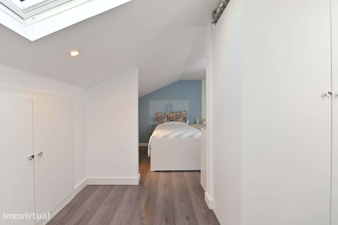 Moradia T3+1 | Sotão e Cave | Remodelada | Pátio Exterior | Amoreira-30