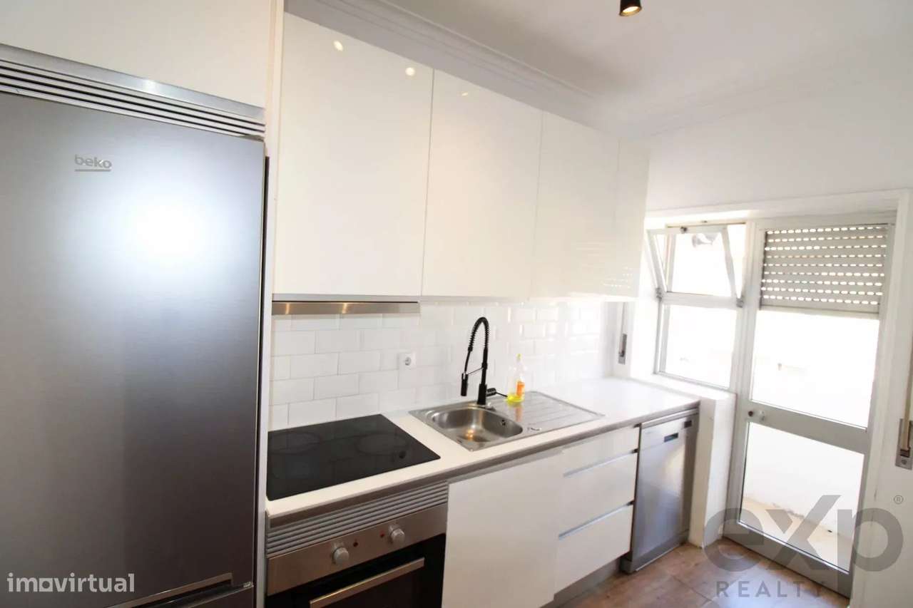 BAIXA DE PREÇO - Excelente T2 Renovado no Candal-6