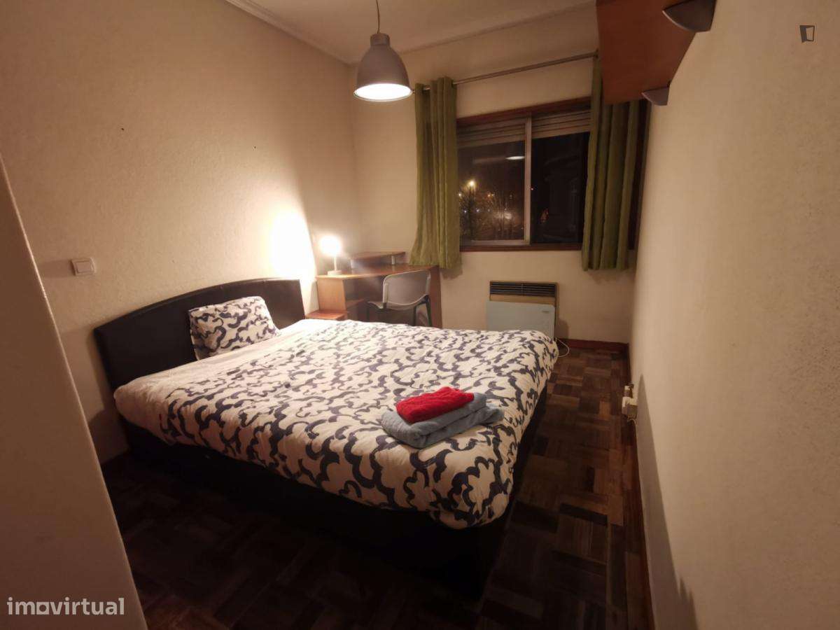 Quarto - localizado em Guimaraes - Grande imagem: 5/6