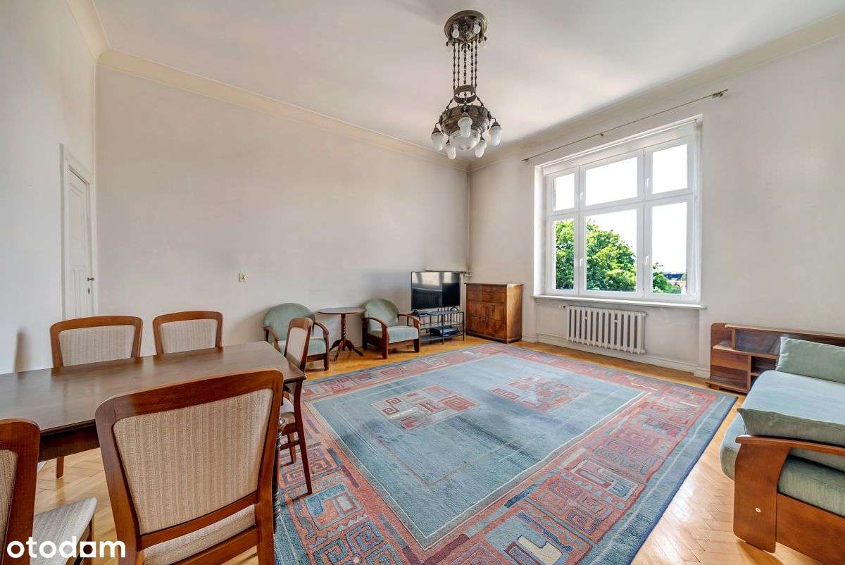 Przestronne mieszkanie w kamienicy w Centrum
