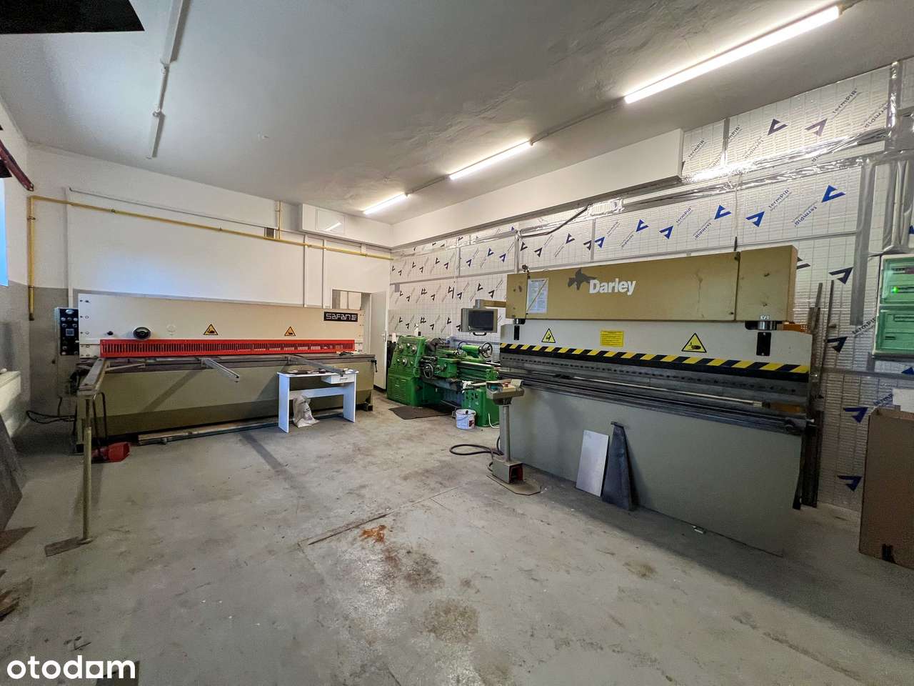 Nieruchomość inwestycyjna z halami produkcyjnymi i częścią mieszkalną-16