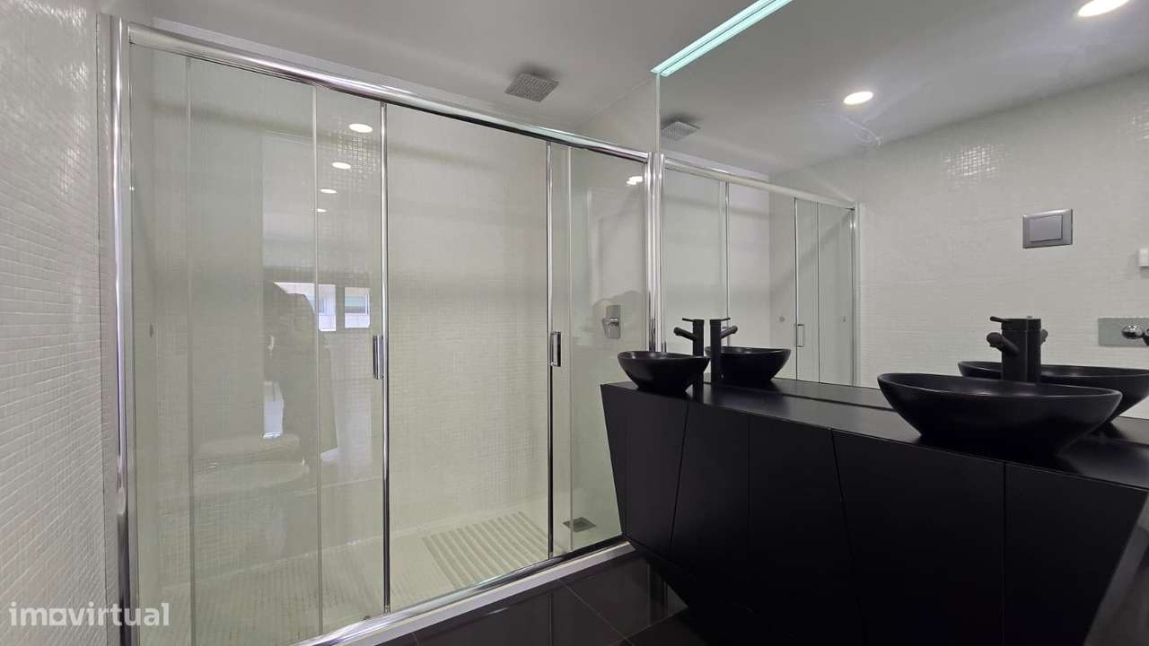 T2 semi-novo c/ varanda e box fechada - Baguim do Monte-15