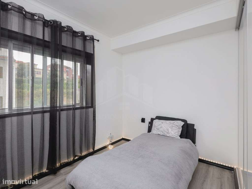Apartamento T2 Parcialmente Remodelado em Valbom | Oportunidade aba...-19