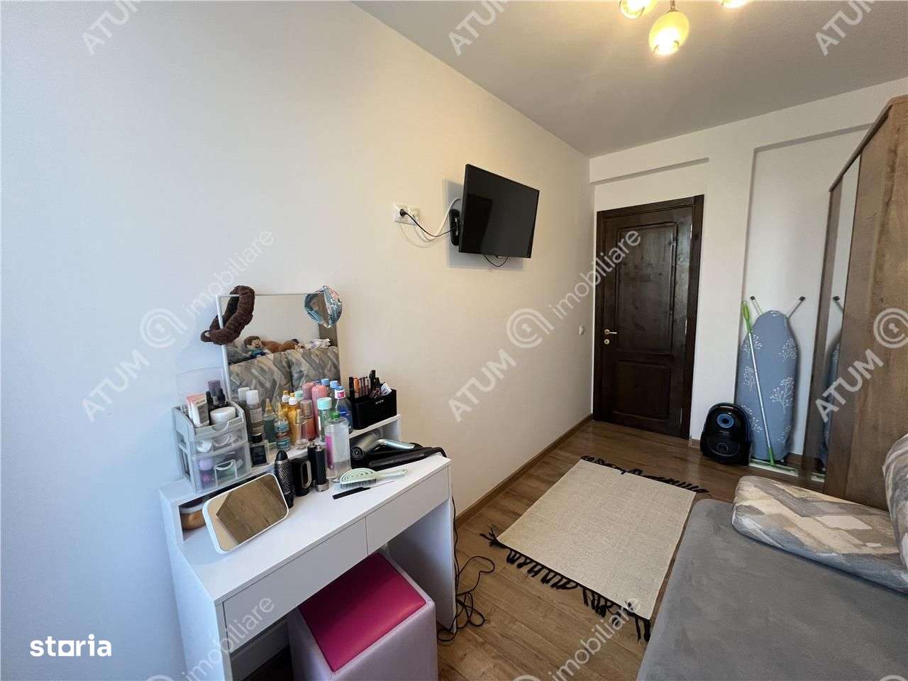 Casa cu 4 camere 2 bai si curte proprie in zona Arhitectilor-10