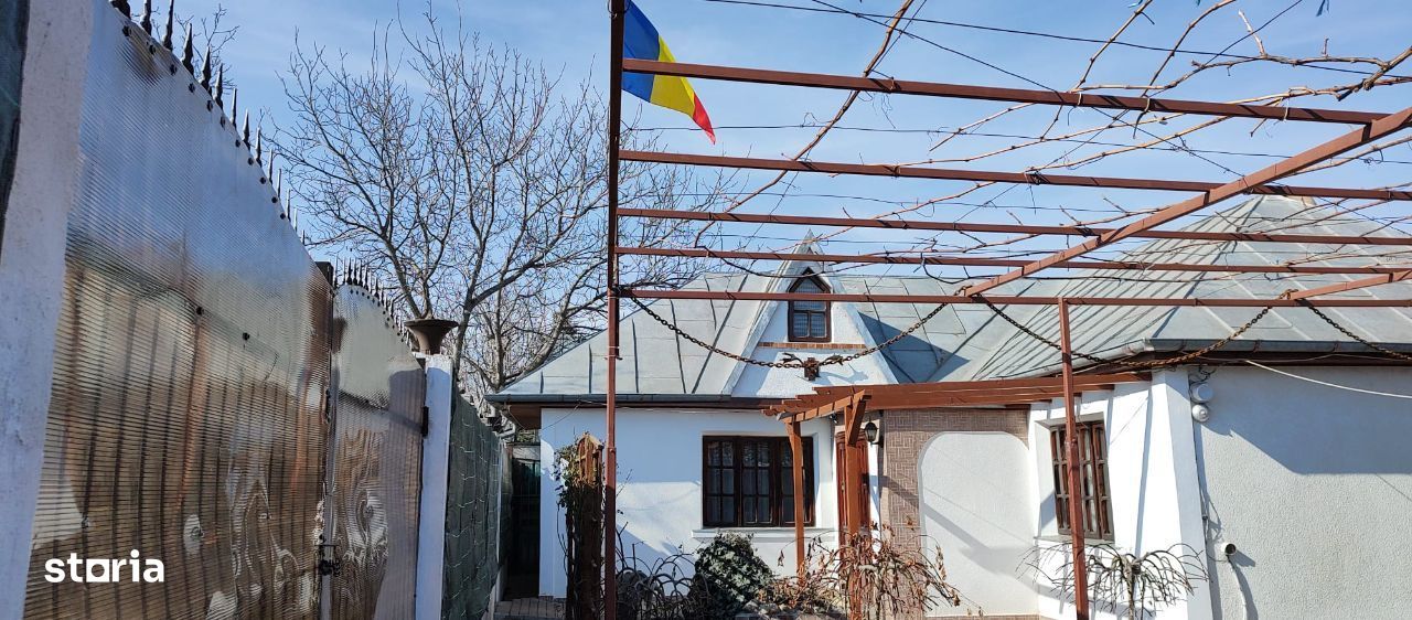 Vând casă cu teren in localitatea Costi la 2 km de METRO Galați