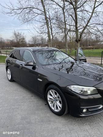 BMW Seria 5 525d Touring - 8