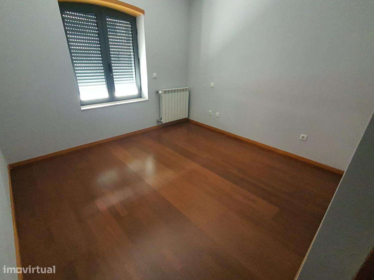 Apartamento T2 em Vila Nova de Gaia com Estacionamento e Elevador - Grande imagem: 4/20