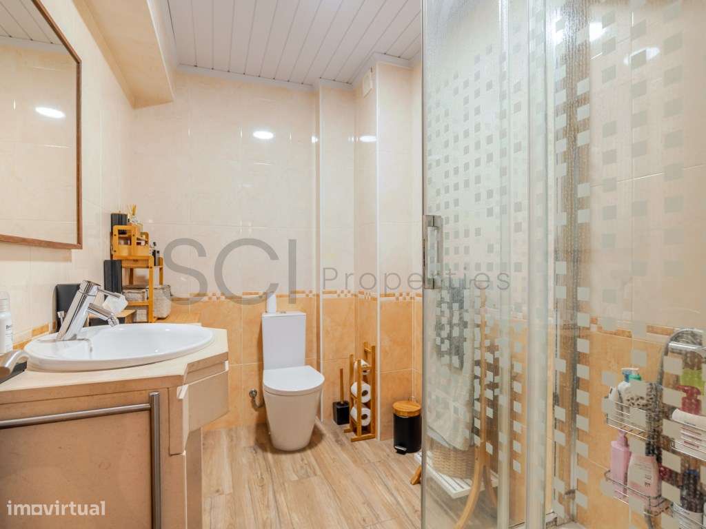 Apartamento T2 Totalmente Remodelado com Elevador - Barreiro-29