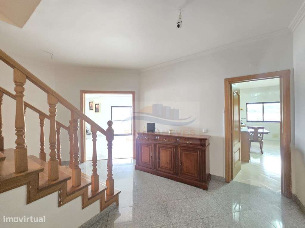 Fantástico T4 Duplex com estacionamento e Uma vista sobre a cidade ... - Grande imagem: 4/37