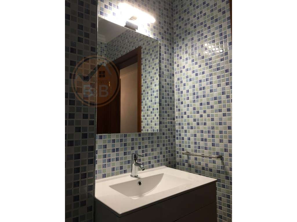 Apartamento T3 com garagem em Valbom-8