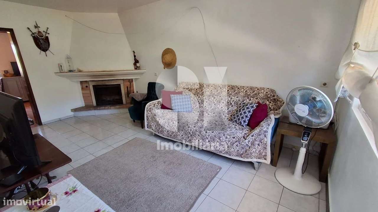 Quinta Rural com 7.900 m² e Três Construções Existentes-2